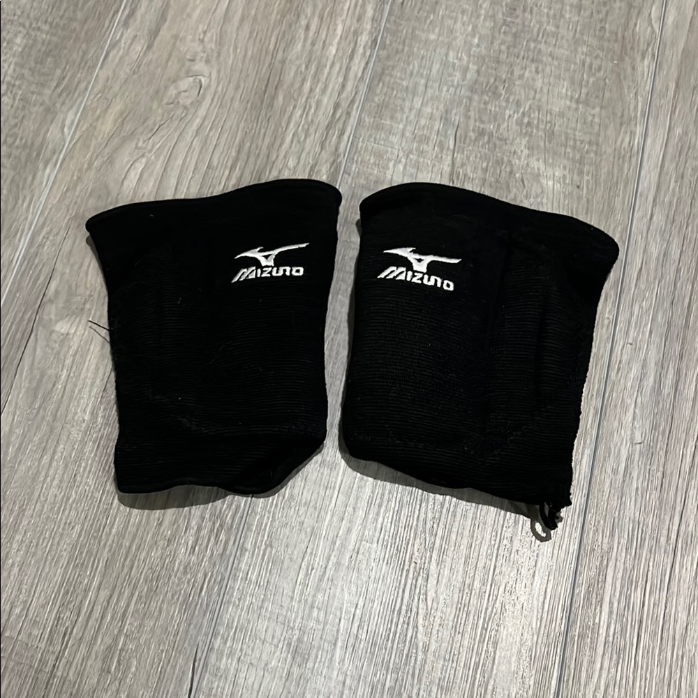 Mizuno Black Sports Knee Pads